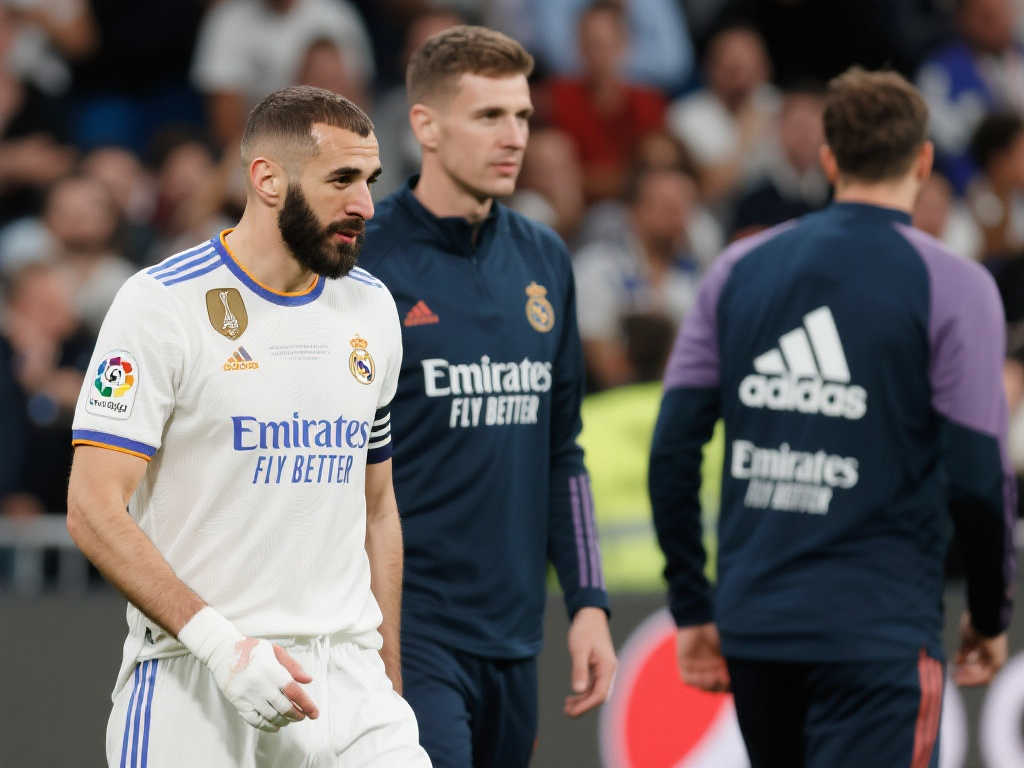 本泽马沙特之旅受挫，球迷反目冠以失败之子辱名